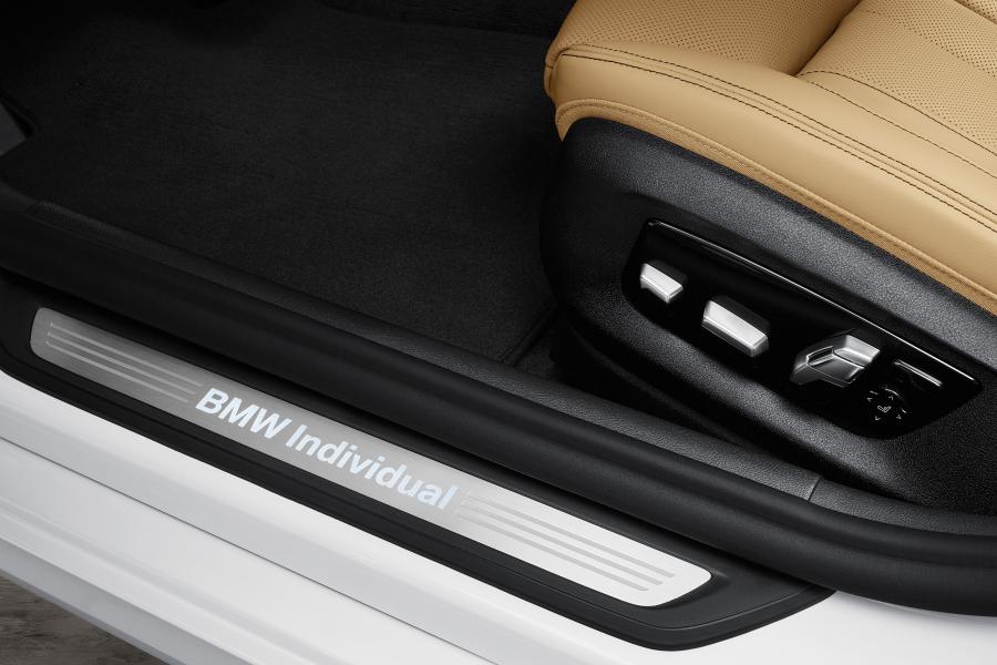 Детали интерьера BMW 540i Luxury Line (G30) 2020 года  (WW) (фото 26 из 29)